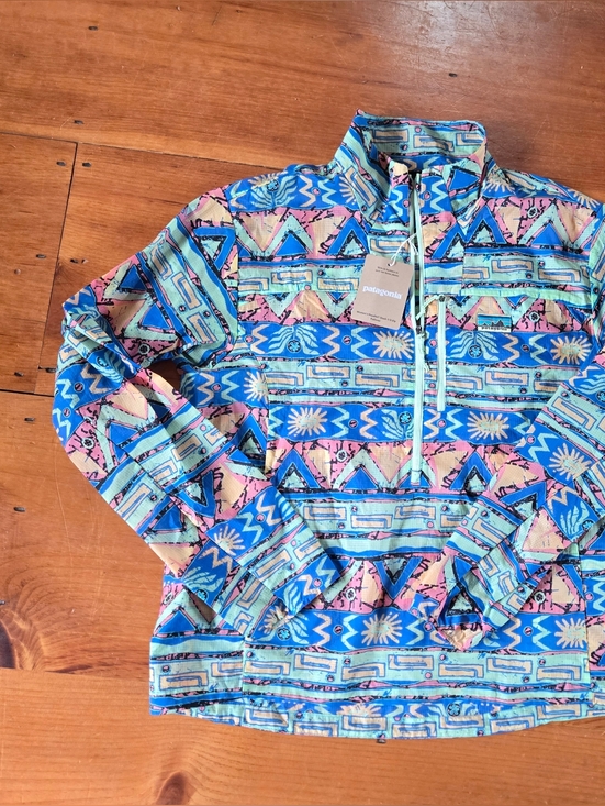 Patagonia Jackets & Blazers - Patagonia Multicolor Geo-Print 1/2 Zip Pullover in Aqua, Pink Size Small Nwt Lo